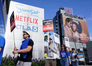 「劇荒」即將來襲？好萊塢編劇15年來首次罷工，抗議Netflix、Disney+分潤制度