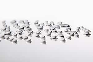 它介於液體和固體之間 美學者製造出「超離子水」