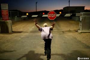 百萬人響應，千人到場  外星人愛好者一起「用火影跑攻佔美國51區」