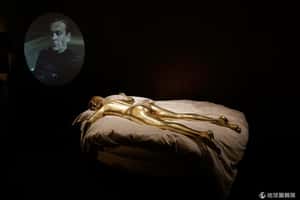 龐德50年  金色裸女重現英國藝術中心