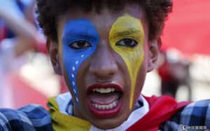 沒食物也沒藥品 委國數千民眾敲碗抗議