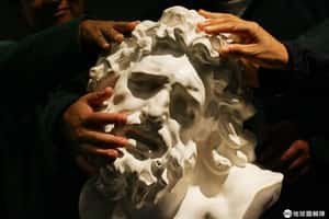 只能遠觀！為什麼我們那麼想要觸摸博物館的藝術品？