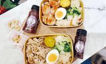 新店《輕靚美》健康餐盒，搭配100%純蔬果汁及堅果，學生族、上班族、科技廠首選樂活輕食│新店外送便當推薦-新店美食