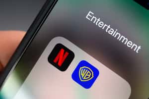 Netflix買華納，為什麼這麼多人反對？川普要介入、司法部與歐盟都在排隊審查，還有派拉蒙想搶親