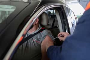 如果我沒有一台冰箱，打不完的COVID-19疫苗怎麼辦？ 美國醫護人員的腦筋急轉彎