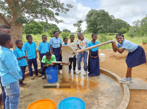 守護水資源是整個社區的事！挖井、引水、蓋廁所，搶救莫三比克的「水之道」