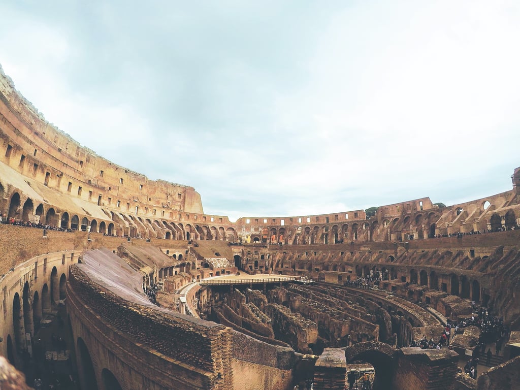 在羅馬競技場留下「愛的刻痕」　觀光客道歉稱「不知古蹟有多古老」