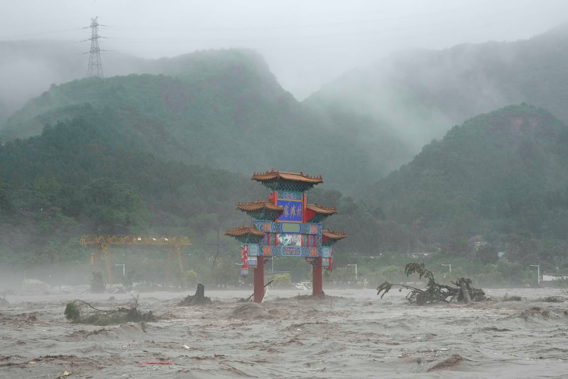 「水淹紫禁城」颱風重擊中國，北京降下140年來最大豪雨