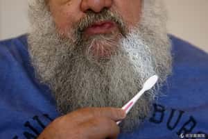 英退休教師變身聖誕老人  「最棒的禮物是孩子們的謝意」