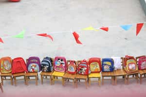 喪禮不帶鮮花帶背包 美國老師的暖心遺願