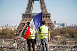 法國黃背心運動：不只有法國人吃苦