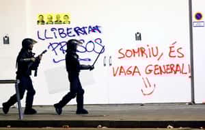 【苦中作樂的地球 24小時】10/18  笑一個吧！不過是場一般罷工