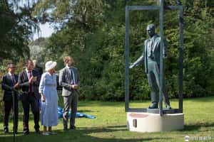 在南京大屠殺救中國人  丹麥「白人佛陀」紀念雕像揭幕