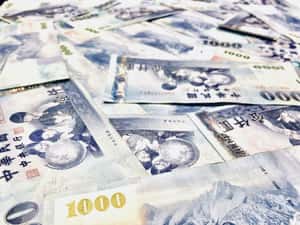 台幣升值創40年新高　英國《金融時報》分析：壽險業出手避險反成推手