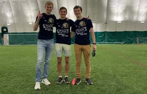 創金氏世界紀錄！飛了一個球場的紙飛機