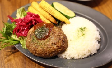 屏東日式家庭風味料理，塔可飯、漢堡排、丼飯 都有水準