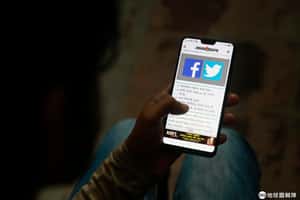 誰比較可能在臉書上分享假新聞？高齡族群。