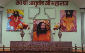 印度高等法院：信徒可以繼續「冷凍」宗教大師