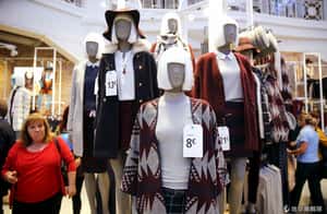 平價服飾薄到透明，工資上漲惹的禍