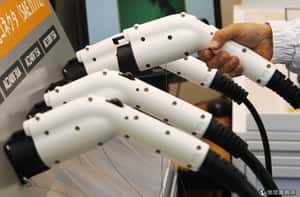 日本電動車充電站數量超過加油站