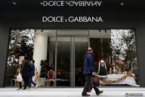 「起筷吃飯」廣告惹議  義大利品牌D&G上海時裝秀急喊卡