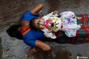 【再接再勵的地球 24小時】03/28 媽媽揹著哭娃娃