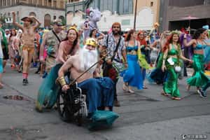 海神坐輪椅也要來   紐約夏日美人魚大遊行