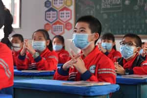 「蒙古語就是我們的母語」中國限制蒙古語教學  內蒙家長、學生上街抗議