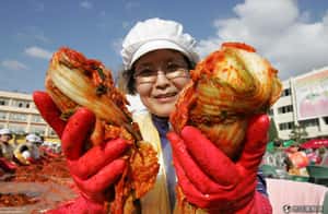 紅通通一片  南韓婦女齊聚要做百噸愛心泡菜