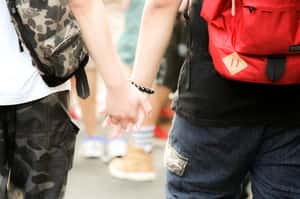 「留鬍子、愛牽手的人就是同志」  馬來西亞報社惹議