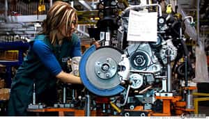 理論實務脫鉤 英美製造業半數找不到技術人才