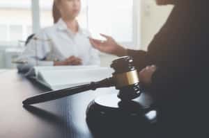 疫情癱瘓法庭！美最高法院首度採「電話審案」，一律線上答辯