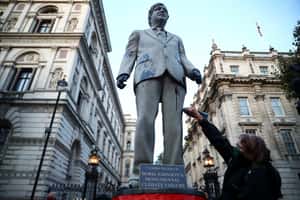 【地球 24小時】10/11 弄髒首相的白西裝