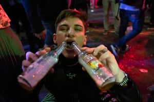 「醉鬼顧不了社交距離」 英格蘭警察的超級星期六