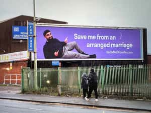 老婆老婆妳在哪？英國單身穆斯林買路邊廣告找老婆