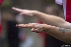 他曾經是新納粹  英國男子公開出櫃、自承有猶太血統