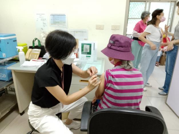 「左流右新」 第二階段公費流感 新冠疫苗11/1開打