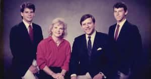 怪物與他們的原生家庭　Netflix改編20世紀重大懸案：梅內德斯弒親案出現新證據即將再審