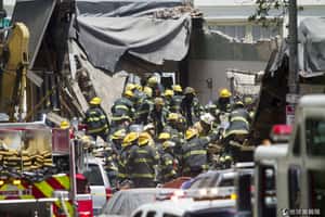 美國費城樓塌2死13傷