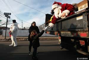讓愛傳出去   美國民眾群起 要幫破碎家庭度過寒冷聖誕
