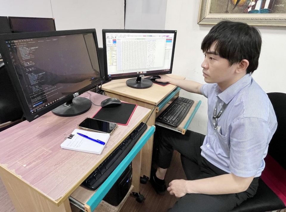 砍掉重練！職訓助小吃店老闆變身資訊工程師