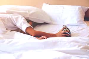 好像永遠睡不飽？  小心社交性時差已經找上身