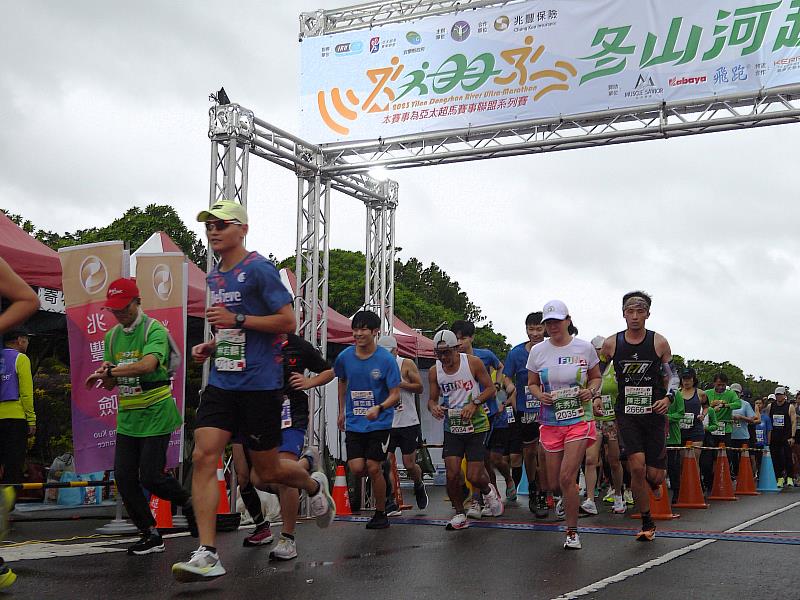 宜蘭旅跑特色活動 2025冬山河超馬本週五晚間熱力登場