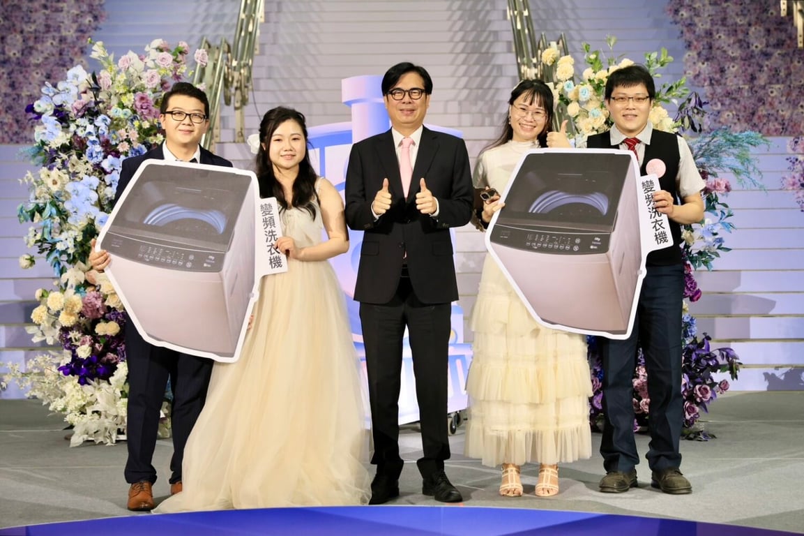 高雄市民集團婚禮　陳其邁祝福115對新人百年好合