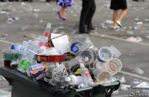 中國禁止進口「洋垃圾」  英國塑膠垃圾出不去