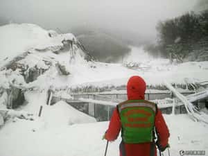 殘忍巧合導致的意外 義度假村遭雪崩襲擊