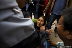 尼泊爾80年來最大強震引雪崩   當地記者：人都死光了