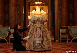 【回到過去的地球 24小時】04/02 女王的禮服