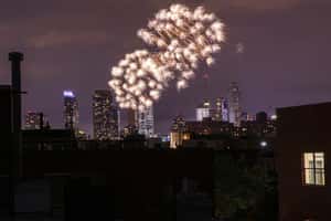 最近煙火特別多 美國謎之煙火熱