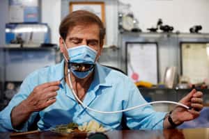 【地球 24小時】05/18  戴著口罩也能吃東西